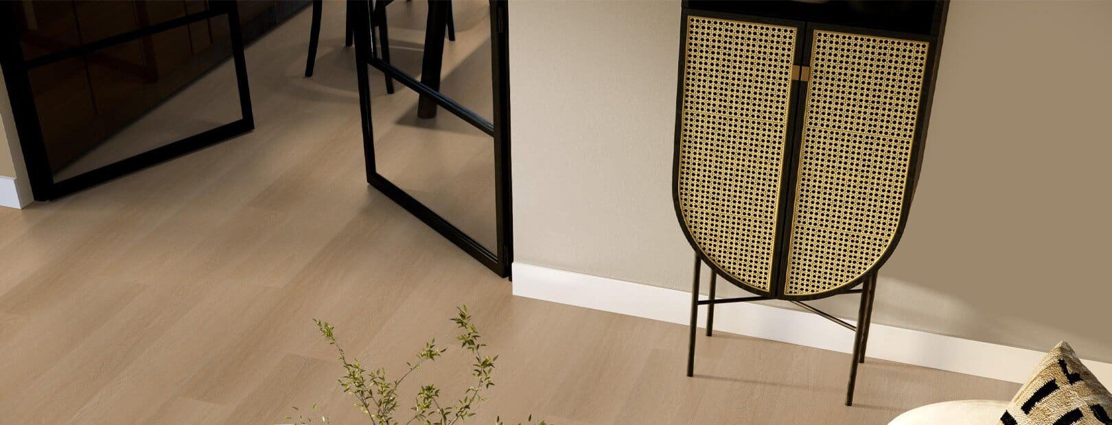 Van welke kleur muur houdt een houtlook pvc of laminaat vloer?