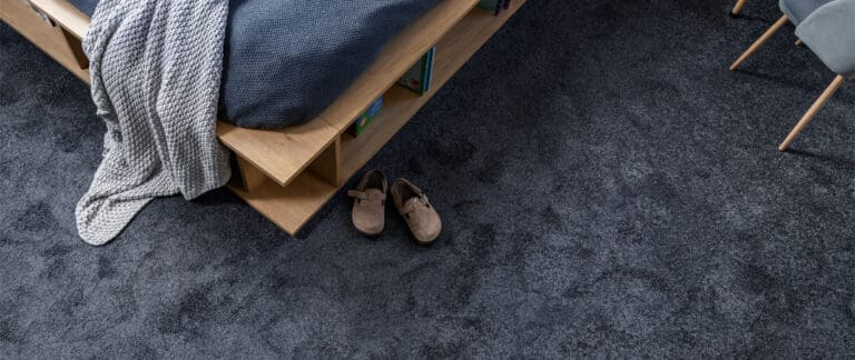 Hoe krijg je rode wijn uit tapijt? De complete gids voor vlekverwijdering